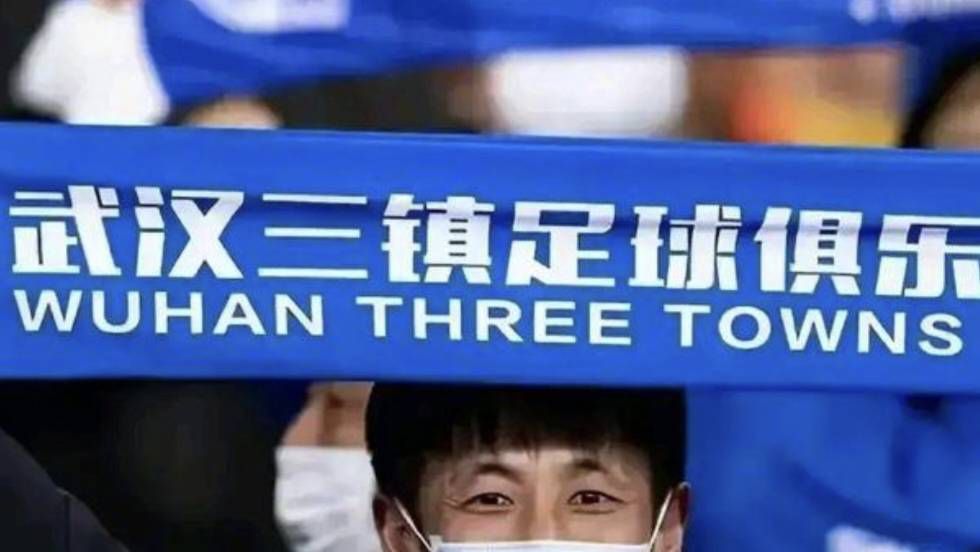 美女扒开腿让男生捅